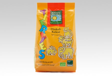 Standing at the end of the organ of cat pet food bag